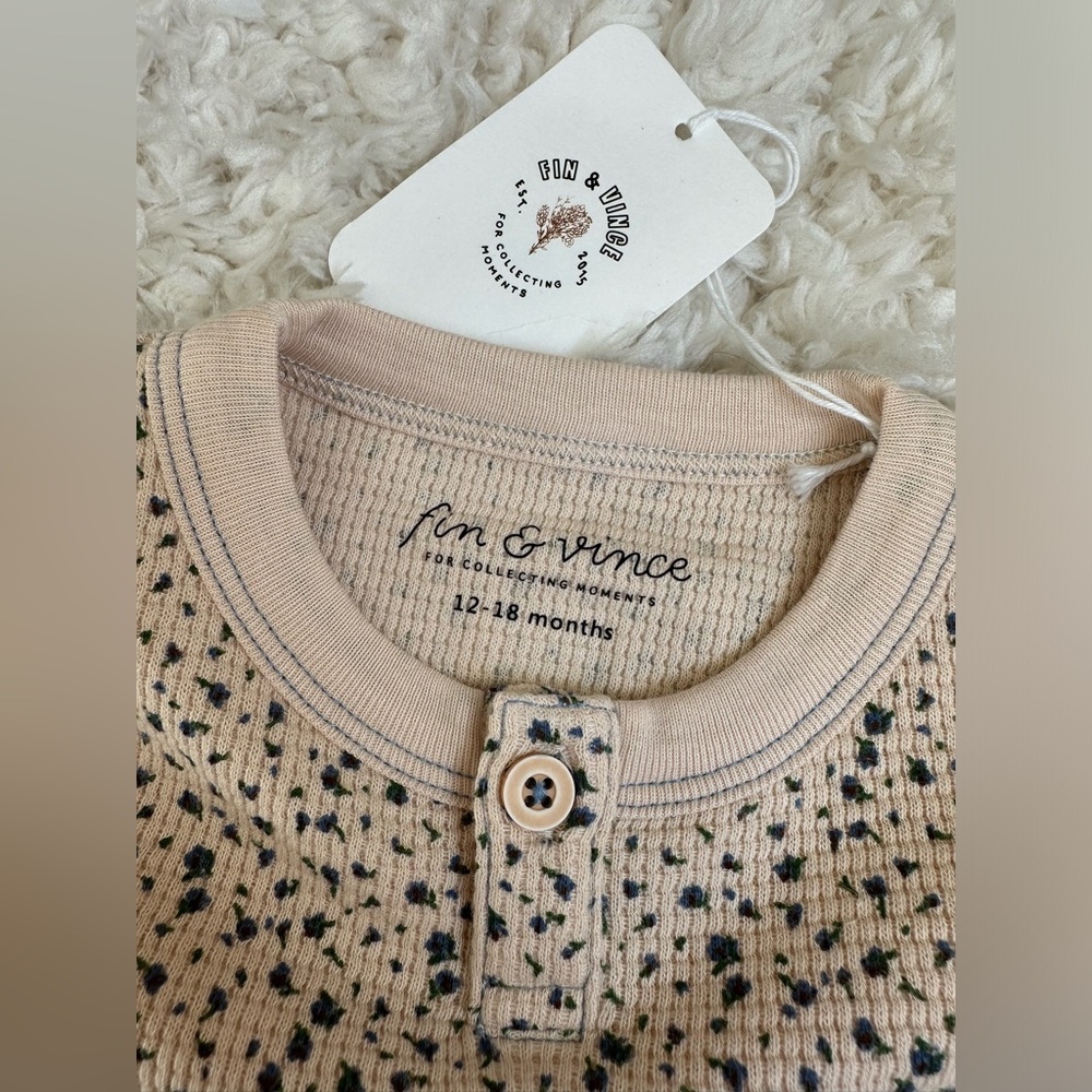 (NWT) Fin & Vince - Encore Floral Printed Waffle Henley Top - 12-18m - Picture 4 of 4